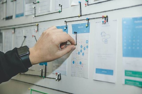 Quels sont les avantages de suivre une formation en communication visuelle pour créer des supports de présentation efficaces ?